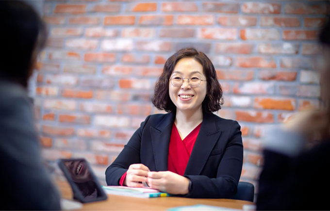 ▲ 2025학년도에 신설될 경희사이버대학교 글로벌자율학부에 대해 서진숙 교수가 설명하고 있다.